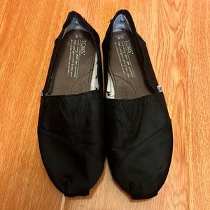 TOMS Women’s Slip on shoes